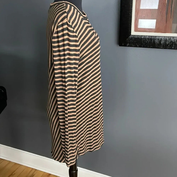 CAbi Slant Hem Tee in Tan and Gray Stripes. Blocked back. Long sleeves. Medium - Picture 5 of 7